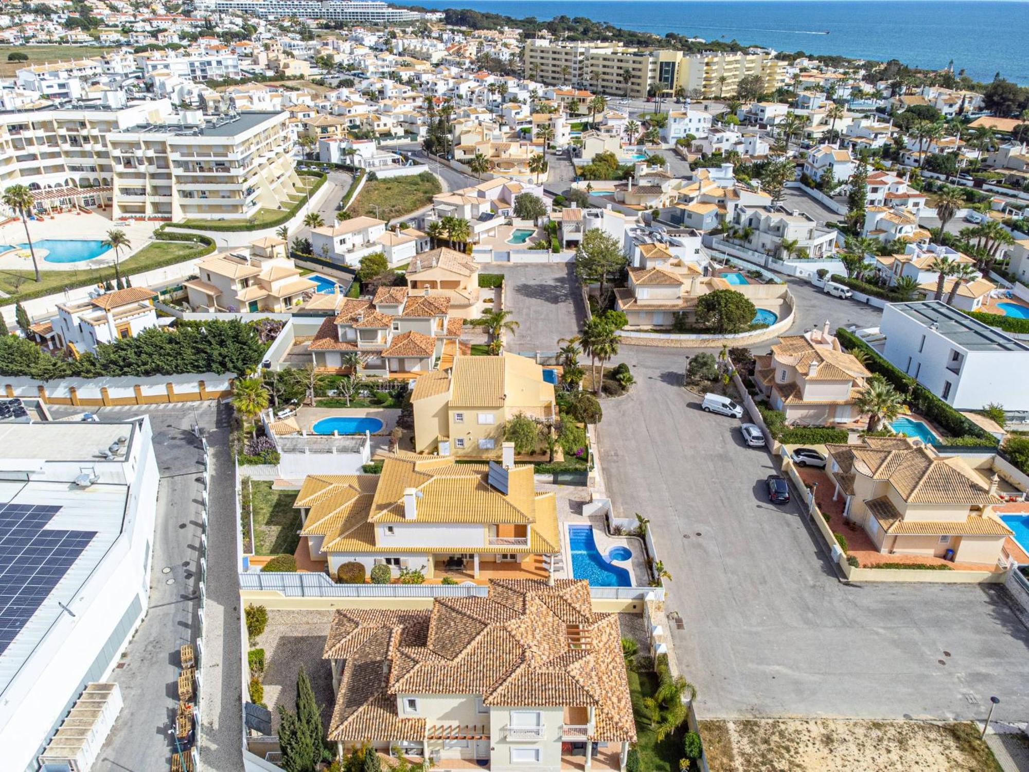 Villa Ribeiro By Hellovacations Albufeira Luaran gambar